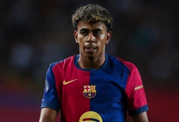 亚马尔愤怒原因曝光：不满55岁巴萨助教多嘴！两人隔空抱怨|巴塞罗那|罗伯特·莱万多夫斯基|德拉富恩特|拉米内·亚马尔|马德里竞技_新浪体育_新浪新闻