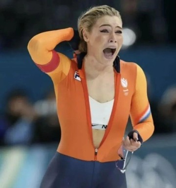 kaiyun.com-奥运冠军“拉拉链露胸”，耐克绷不住了！