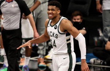 体育平台-字母哥是伟大表演的注脚 更是天王山之战的逃兵